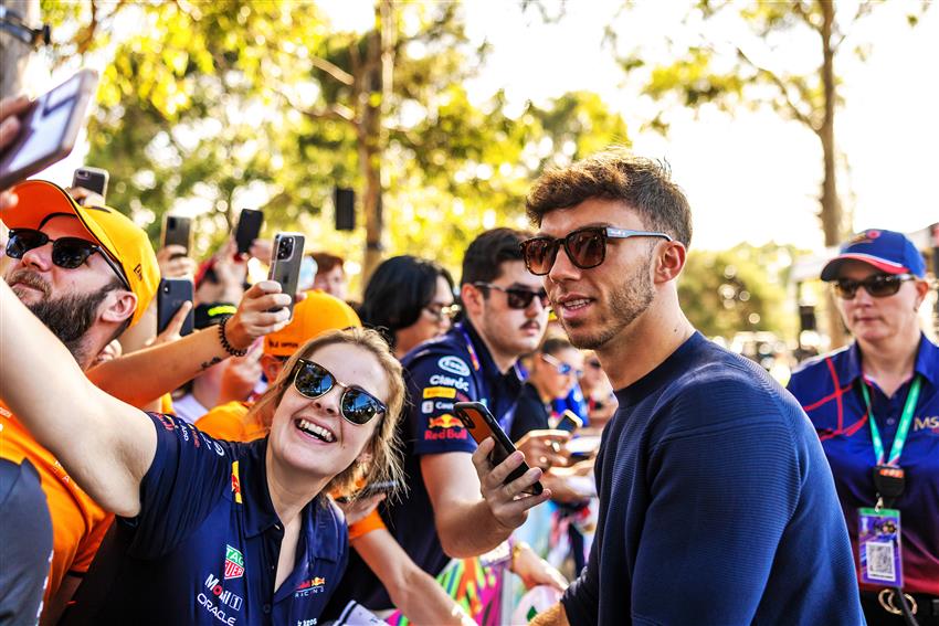 F1 race fans with selfie